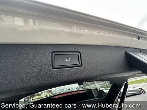 Used 2025 Volkswagen Tiguan SE R-Line image 23