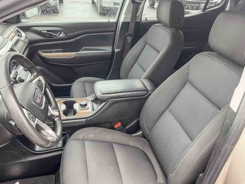 Used 2022 GMC Acadia SLE image 10