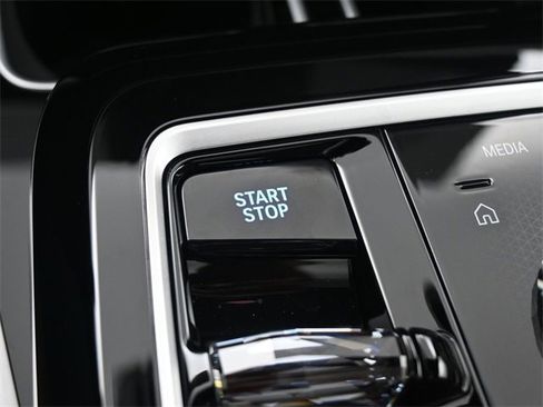 New 2025 BMW i7 xDrive60 w/ Executive Package image 32