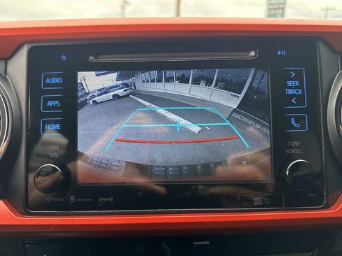 Used 2017 Toyota Tacoma TRD Sport w/ Tow Package AWD/4WD image 38