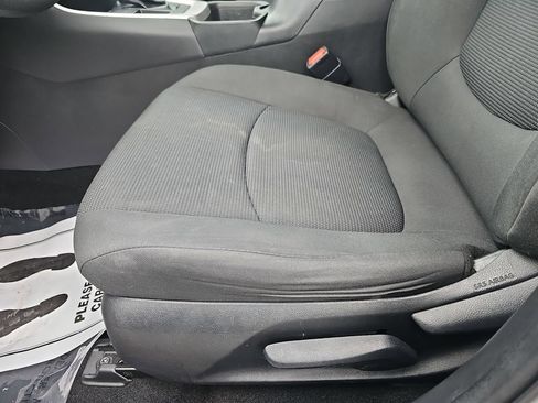 Used 2021 Toyota RAV4 LE FWD image 32