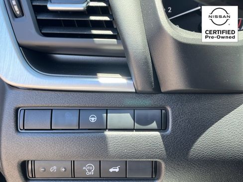 Certified 2025 Nissan Rogue SV FWD image 28