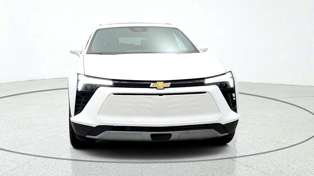 Used 2025 Chevrolet Blazer EV LT AWD/4WD image 2