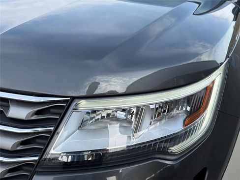 Used 2017 Ford Explorer XLT w/ Equipment Group 202A image 11