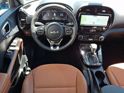 Used 2025 Kia Soul EX FWD image 11