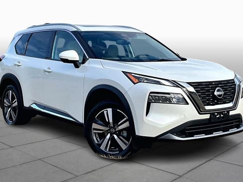 Used 2023 Nissan Rogue SL image 2