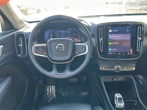 Certified 2025 Volvo XC40 B5 Plus AWD/4WD image 18