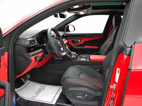 Used 2022 Lamborghini Urus image 46