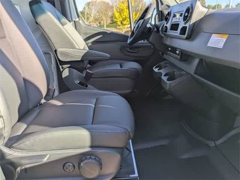Used 2025 Mercedes-Benz Sprinter 2500 image 13