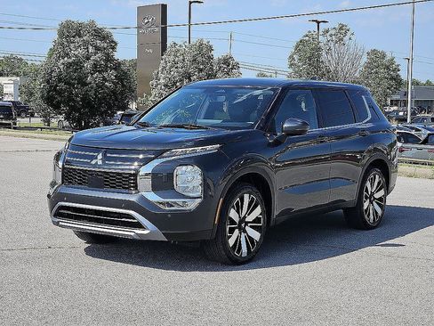 Used 2025 Mitsubishi Outlander SE AWD/4WD image 2