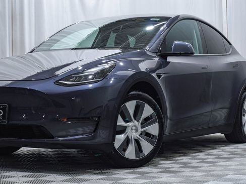 Used 2021 Tesla Model Y Long Range image 2