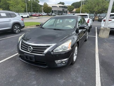 Used 2014 Nissan Altima 2.5 SV w/ Convenience Package FWD image 2
