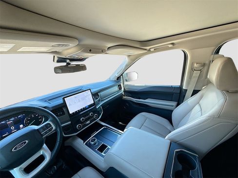 Used 2024 Ford Expedition XLT image 24
