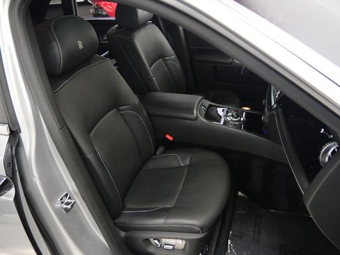 Used 2013 Rolls-Royce Ghost RWD image 23