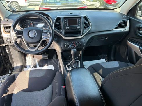 Used 2017 Jeep Cherokee Sport image 13