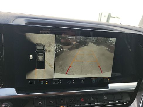 Used 2023 Chevrolet Silverado 1500 High Country w/ Technology Package image 29