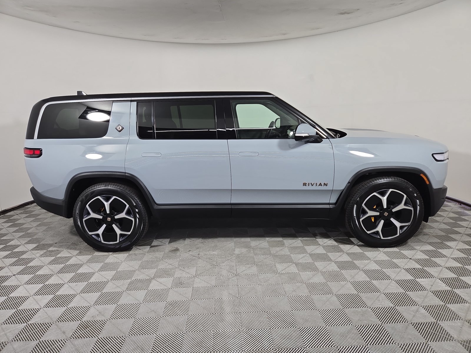Used 2024 Rivian R1S Adventure Quad AWD/4WD image 6