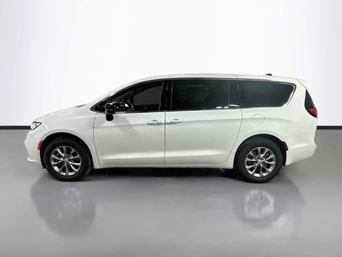 New 2026 Chrysler Pacifica Select image 9