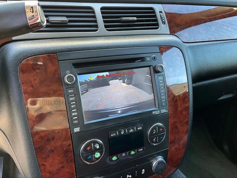 Used 2014 Chevrolet Suburban LTZ image 21