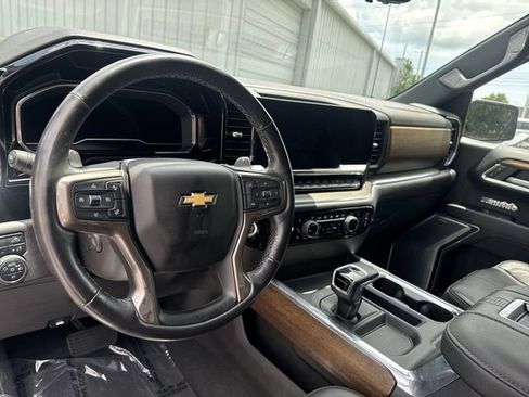 Used 2022 Chevrolet Silverado 1500 High Country w/ High Country Premium Package AWD/4WD image 17
