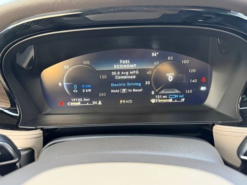 Used 2022 Lincoln Corsair Grand Touring image 16