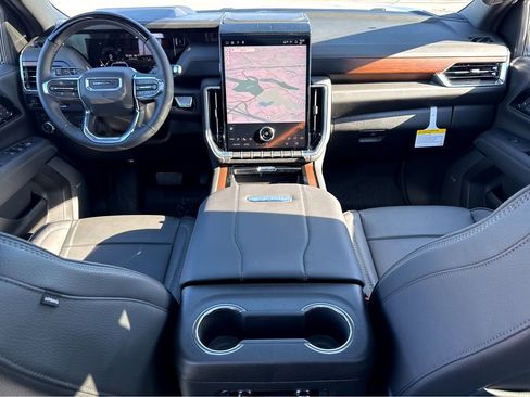 New 2026 GMC Yukon XL Denali w/ Denali Reserve Package AWD/4WD image 13