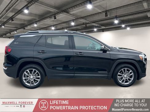 Used 2024 GMC Terrain SLT image 17