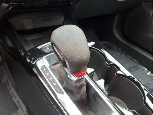 Certified 2024 Chevrolet Trax RS w/ Sunroof Package FWD image 19