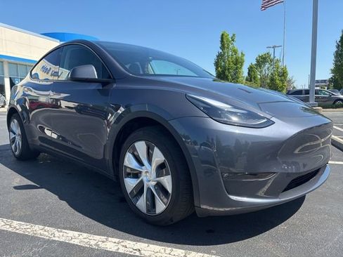 Used 2023 Tesla Model Y Long Range image 3