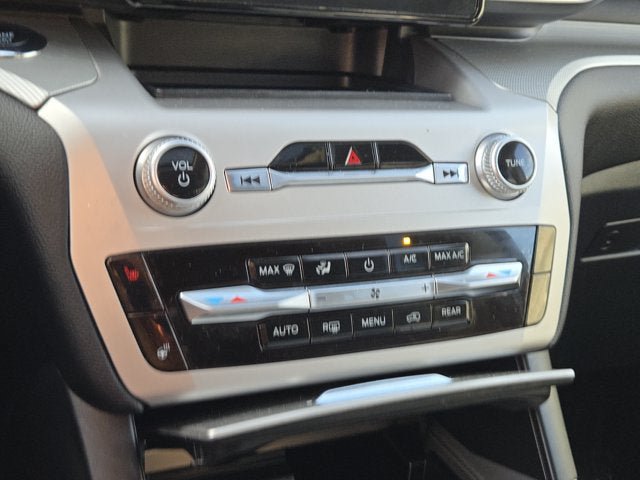 Used 2022 Ford Explorer XLT w/ Equipment Group 202A AWD/4WD image 26