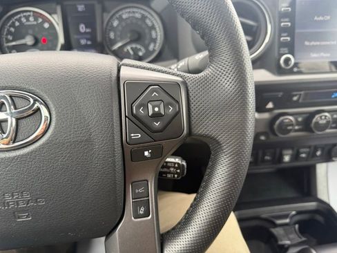 Used 2022 Toyota Tacoma TRD Off-Road w/ TRD Premium Off Road Package AWD/4WD image 22