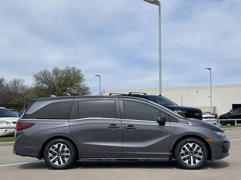 New 2026 Honda Odyssey EX-L image 3