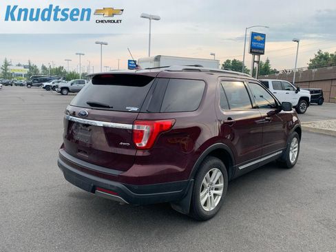 Used 2019 Ford Explorer XLT w/ Equipment Group 202A AWD/4WD image 7