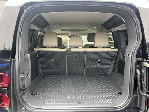 Used 2022 Land Rover Defender 110 S image 37