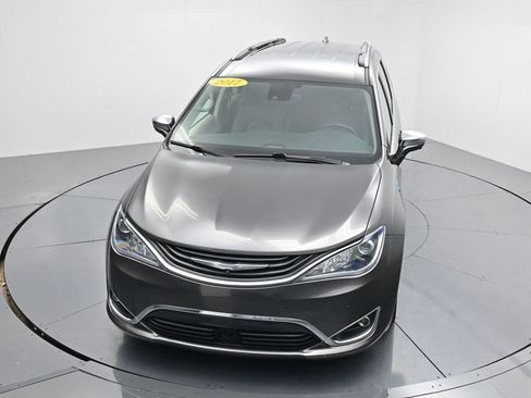 Used 2017 Chrysler Pacifica Platinum image 46