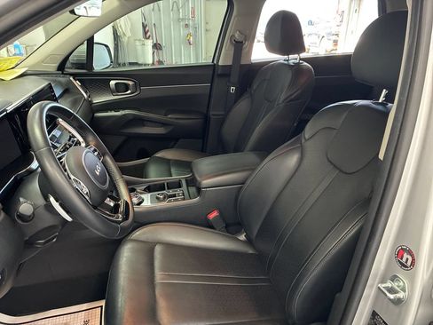 Used 2023 Kia Sorento EX AWD/4WD image 9