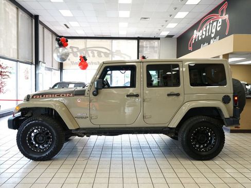 Used 2017 Jeep Wrangler Unlimited Rubicon AWD/4WD image 3