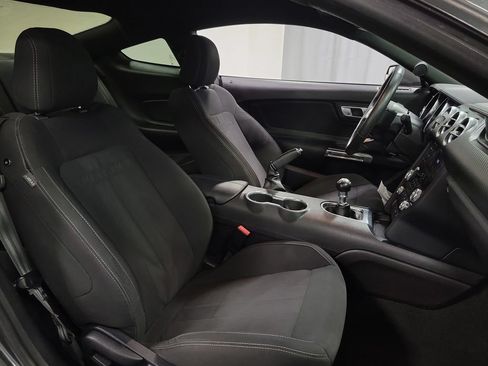 Used 2019 Ford Mustang Coupe RWD image 25