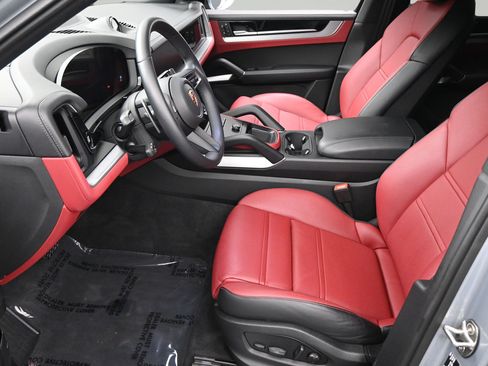 Certified 2025 Porsche Cayenne E-Hybrid AWD/4WD image 6
