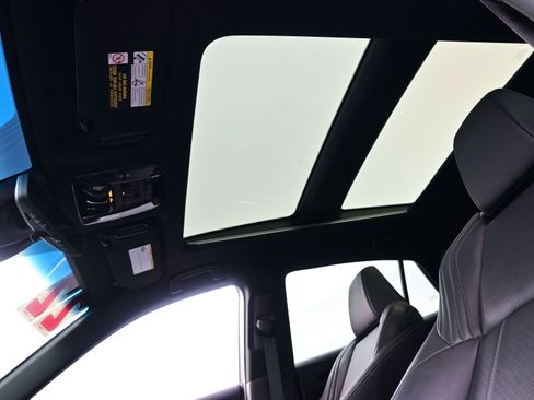 Used 2022 Toyota Venza Limited w/ Advanced Technology Package image 18