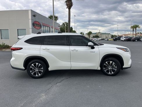 Certified 2020 Toyota Highlander XLE FWD image 6