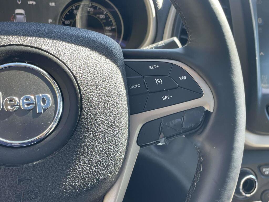 Used 2018 Jeep Cherokee Limited AWD/4WD image 34