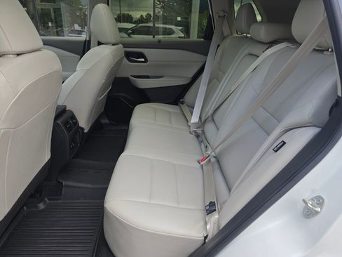 Used 2024 Nissan Rogue SV w/ SV Premium Package FWD image 17