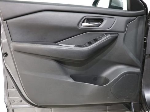 Used 2025 Nissan Rogue SV FWD image 18