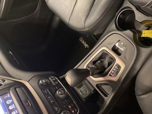 Used 2015 Jeep Cherokee Limited w/ Luxury Group FWD image 16