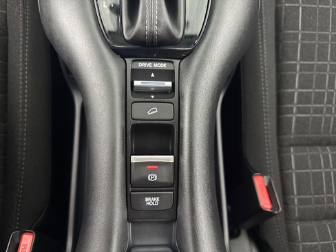 Certified 2025 Honda HR-V LX image 31