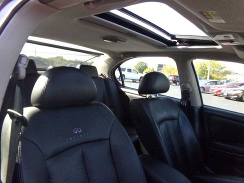 Used 2003 INFINITI I35 w/ Sunroof & Sunshade Pkg image 28
