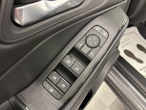 Used 2024 Nissan Rogue SV image 31