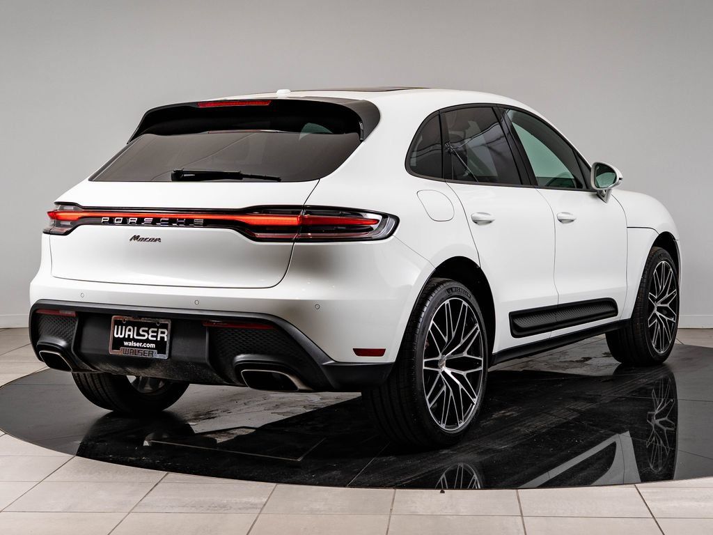 Certified 2026 Porsche Macan AWD/4WD image 8