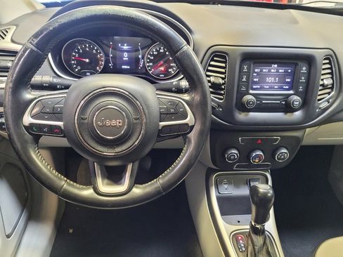 Used 2018 Jeep Compass Latitude FWD image 22